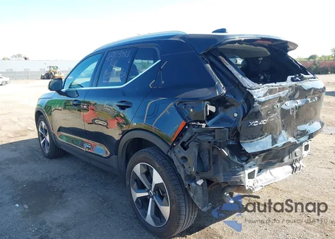 2024 Volvo Xc40 B5 Core Bright Theme z USA, uszkodzony, nr VIN YV4L12UK9R2226859